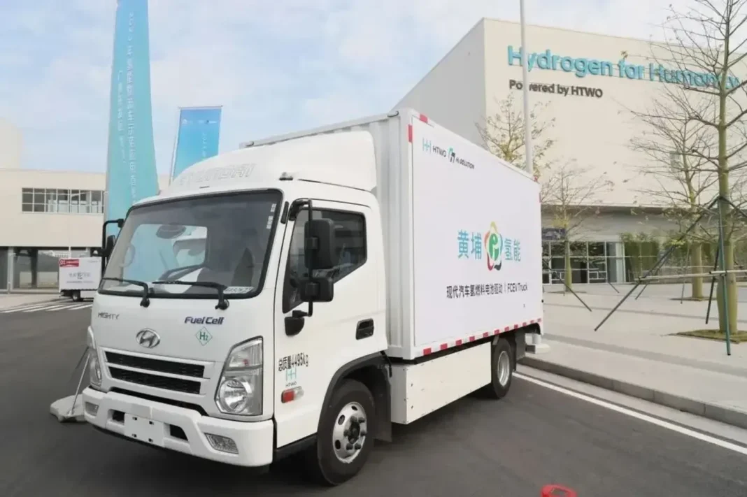 HTWO Guangzhou (Hyundai Motor Hydrogen Fuel Cell System) ha firmato un accordo di cooperazione con Guangdong Yuansheng Logistics, azienda di trasporti e logistica, per la progressiva messa in strada di veicoli al servizio della logistica alimentati ad idrogeno.